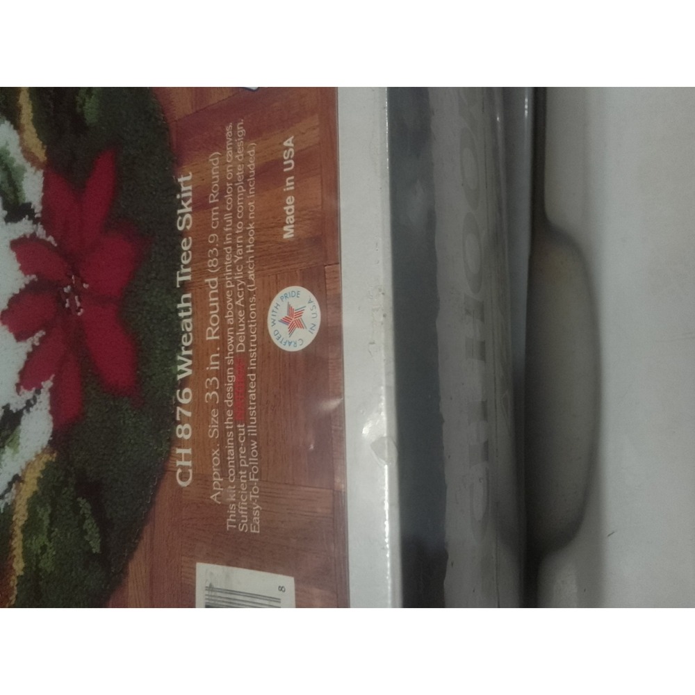 VTG Made In The U.S.A Latch Hook Kit CH 876 Wreath Tree Skirt  App 33" Round - Picture 8 of 9